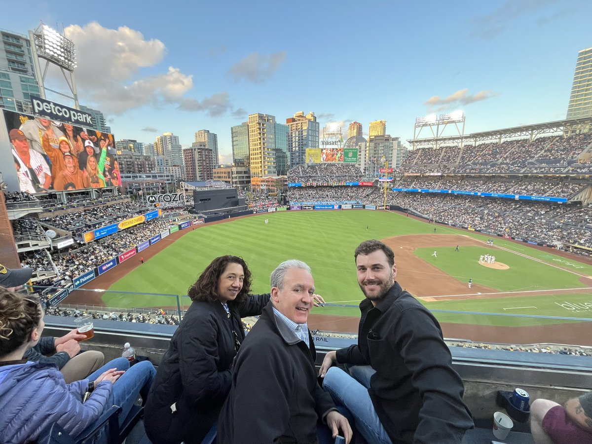 CollinWP1's tweet photo. #HRS2025 What a great show in beautiful San Diego and a massive success for UltraLinQ and LifeSignals. We’re taking cardiac monitoring to the next level, and ready to help your practice today. 

✅Disposable, 2-channel ECG patches
✅No Device Returns
✅Same Day Report Turnaround https://t.co/3hE54DbZbT