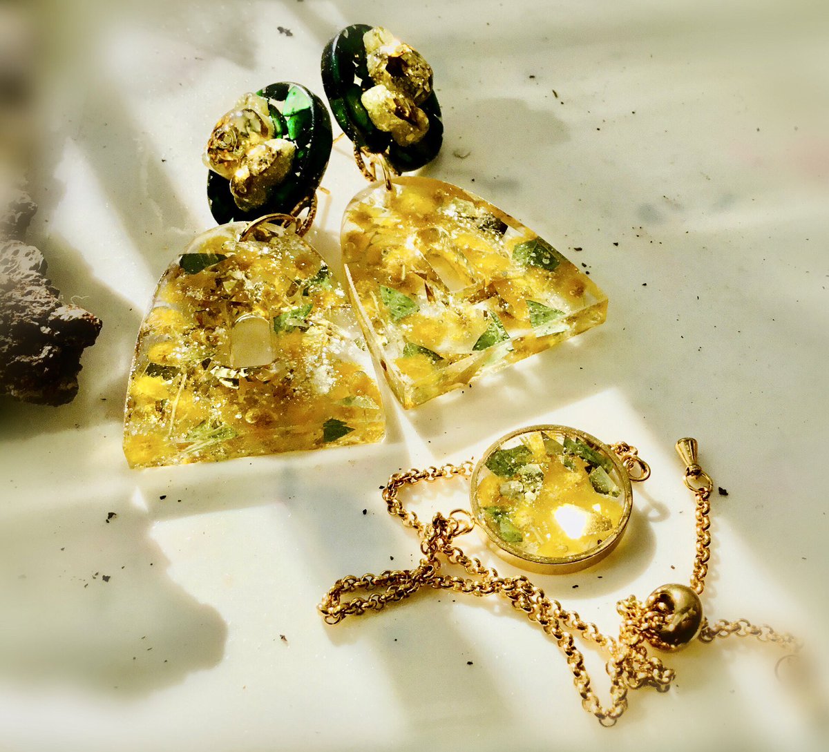 Raissa27188252's tweet image. Teddy bear and mimosa flowers earrings bracelet jewelry set
#teddybear #earrings #bangle #bracelets #mimosaflowers

ka-gan.art/product/teddy-…