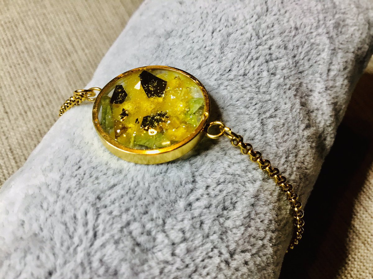 Raissa27188252's tweet image. Teddy bear and mimosa flowers earrings bracelet jewelry set
#teddybear #earrings #bangle #bracelets #mimosaflowers

ka-gan.art/product/teddy-…