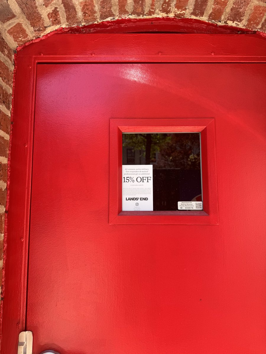 ShirleyImMilk's tweet photo. Got out and scootered to the 5 fire stations closest to me (DC has NUMEROUS) and the library. Got to talk to 2 dudes. I passed out our flyer for 15% off for medical personnel, first responders, teachers, military. Beautiful day for a scooter ride.
#ILoveDC 
@_BLShelton @CPVAN333 https://t.co/MaJoWfevW6
