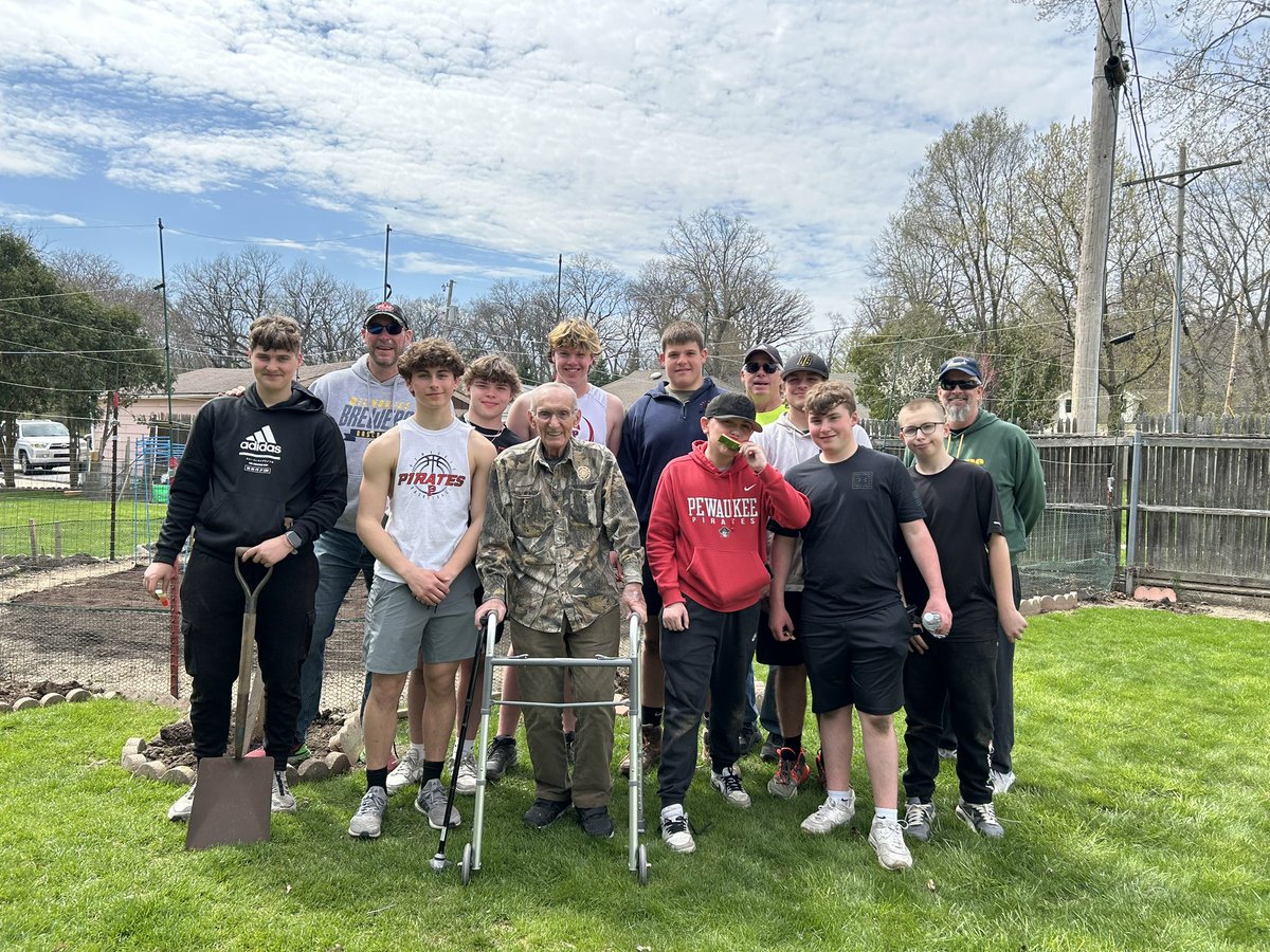 Pewaukee HS Football (@phspiratefb) on Twitter photo Thanks to all of the guys who pitched in to help out <a href="/PHSPirateFB/">Pewaukee HS Football</a> ‘s newest fans, Jimmy & Linda! Great job everyone!
#PiratePride
#PKEforEVERYBODY Thanks to all of the guys who pitched in to help out <a href="/PHSPirateFB/">Pewaukee HS Football</a> ‘s newest fans, Jimmy & Linda! Great job everyone!
#PiratePride
#PKEforEVERYBODY