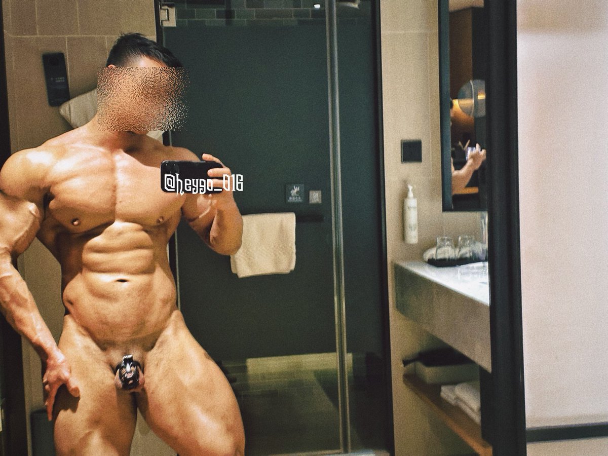 RockyLockyCum's tweet photo. Heygo_016. Bathroom selfie. https://t.co/ipTKBaqC8V