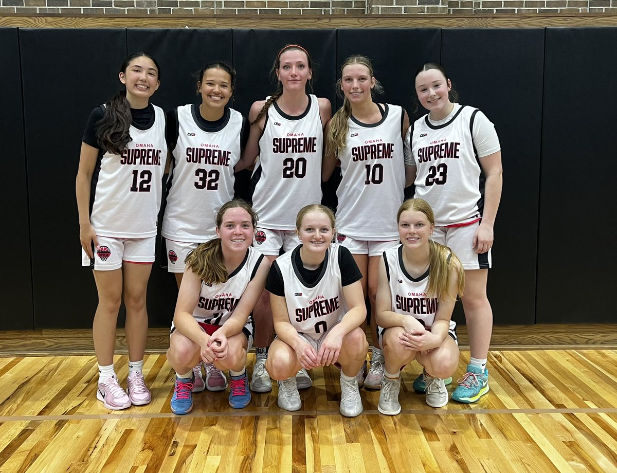 Great weekend of basketball for U17 Simons/Cahill at the Spring Showcase in Waukee winning their division! Good shooting and teamwork! Looking forward to the rest of the spring and summer with this group!