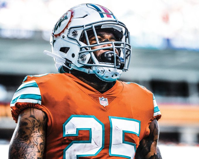 MAKE THROWBACKS PERMANENT🐬 tweet media