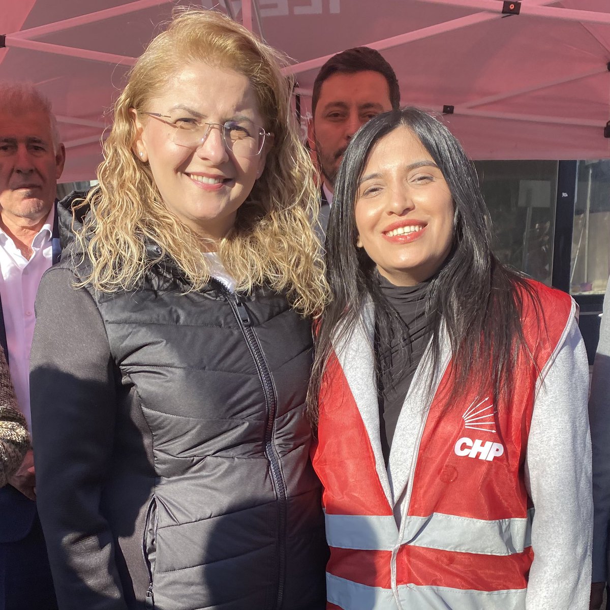 Zaferin adresi Bahçelievler'de 
Güçlü Kadınlar Rüzgarı Esti,

Bakırköy belediye başkanımız 
Sn "Ayşegül Ovalıoğlu" ile beraberiz.

✅Hep beraber Çalışıyoruz.
 #ZulümSandıktaBiter🇹🇷