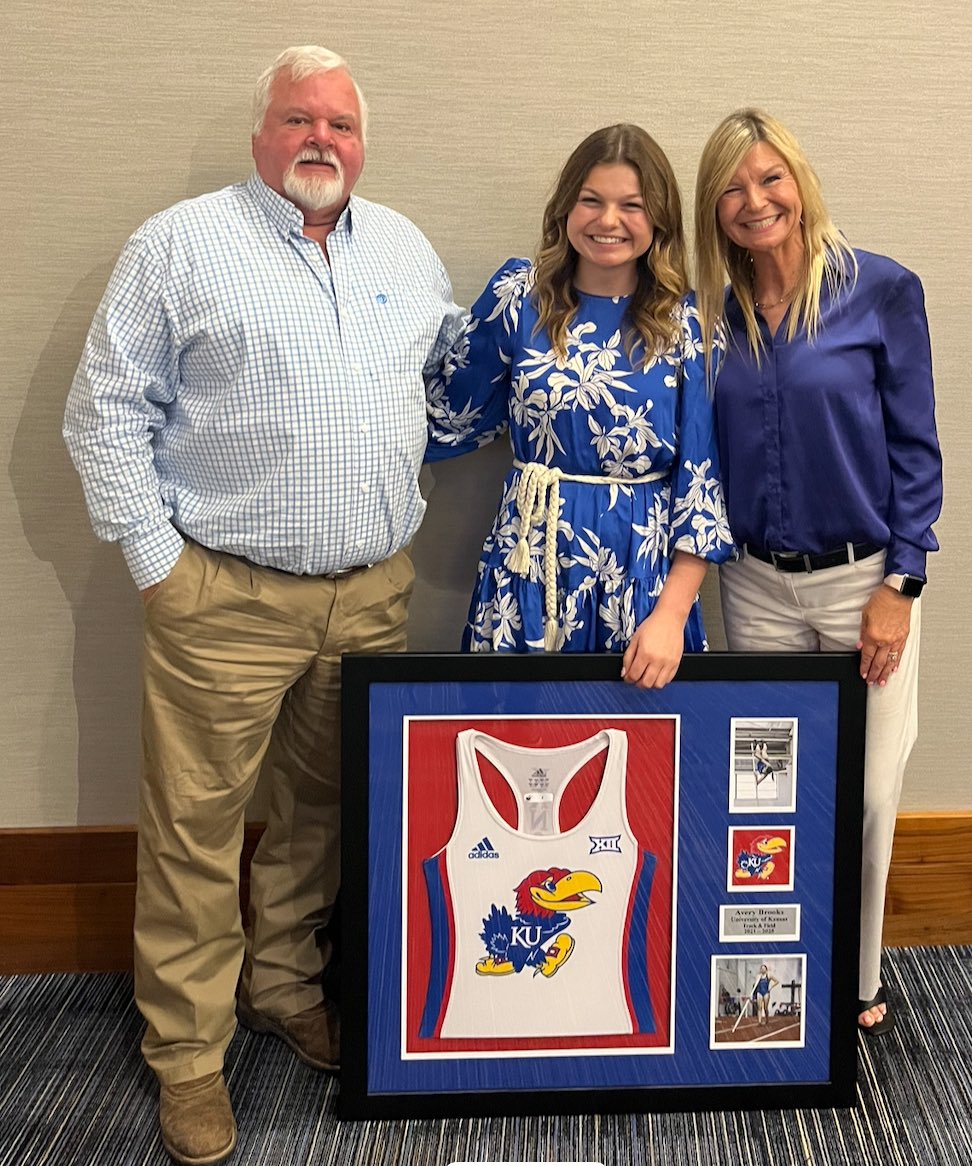 Michelle Brooks (@juliemichelleb2) on Twitter photo SENIOR DAY!!!💙♥️👟 Congrats Avery and CHEERS to all of her coaches! 🎉 <a href="/kansastfxc/">Kansas Track & Field x Cross Country</a> <a href="/KUAthletics/">Kansas Jayhawks</a> <a href="/GeorgetownHS/">Georgetown HS</a> <a href="/GeorgetownISD/">Georgetown ISD</a> <a href="/GtownTrack/">GeorgetownTrack</a> #Rockchalk SENIOR DAY!!!💙♥️👟 Congrats Avery and CHEERS to all of her coaches! 🎉 <a href="/kansastfxc/">Kansas Track & Field x Cross Country</a> <a href="/KUAthletics/">Kansas Jayhawks</a> <a href="/GeorgetownHS/">Georgetown HS</a> <a href="/GeorgetownISD/">Georgetown ISD</a> <a href="/GtownTrack/">GeorgetownTrack</a> #Rockchalk