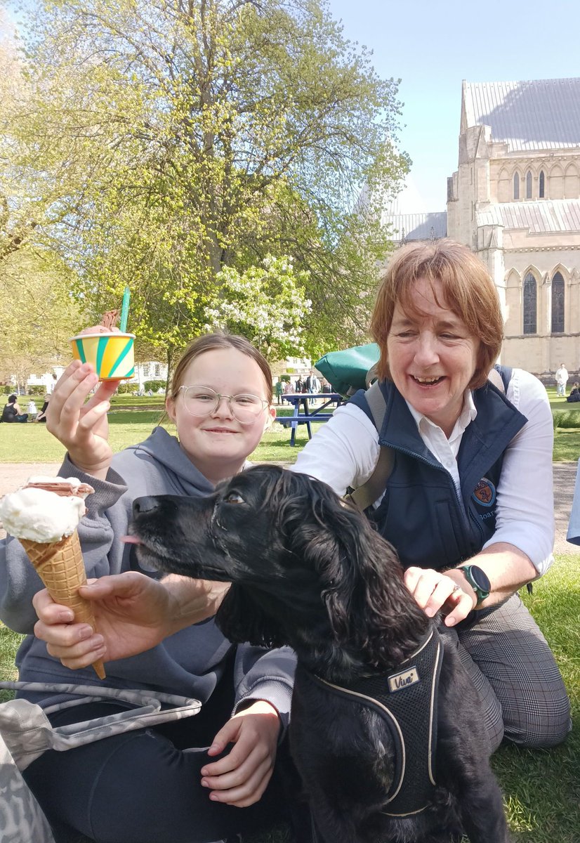 Sightseeing and Shopping for our Full Boarders with a sunny trip to York. Mana particularly enjoyed our monthly Ice Cream! 🍦 #QMarysBoarding #iloveboarding