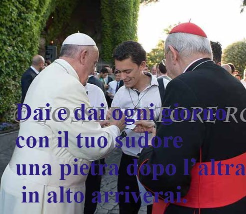 giuScarlato's tweet image. Riscopro questa foto potente!

Quando il Papa dedicò un pensiero✍️
ai ragazzi della mia comunità.

Non solo #parole ma un esempio 
di come la misericordia accarezzi
noi #laici educatori e il sudore della missione... verso l' alto!