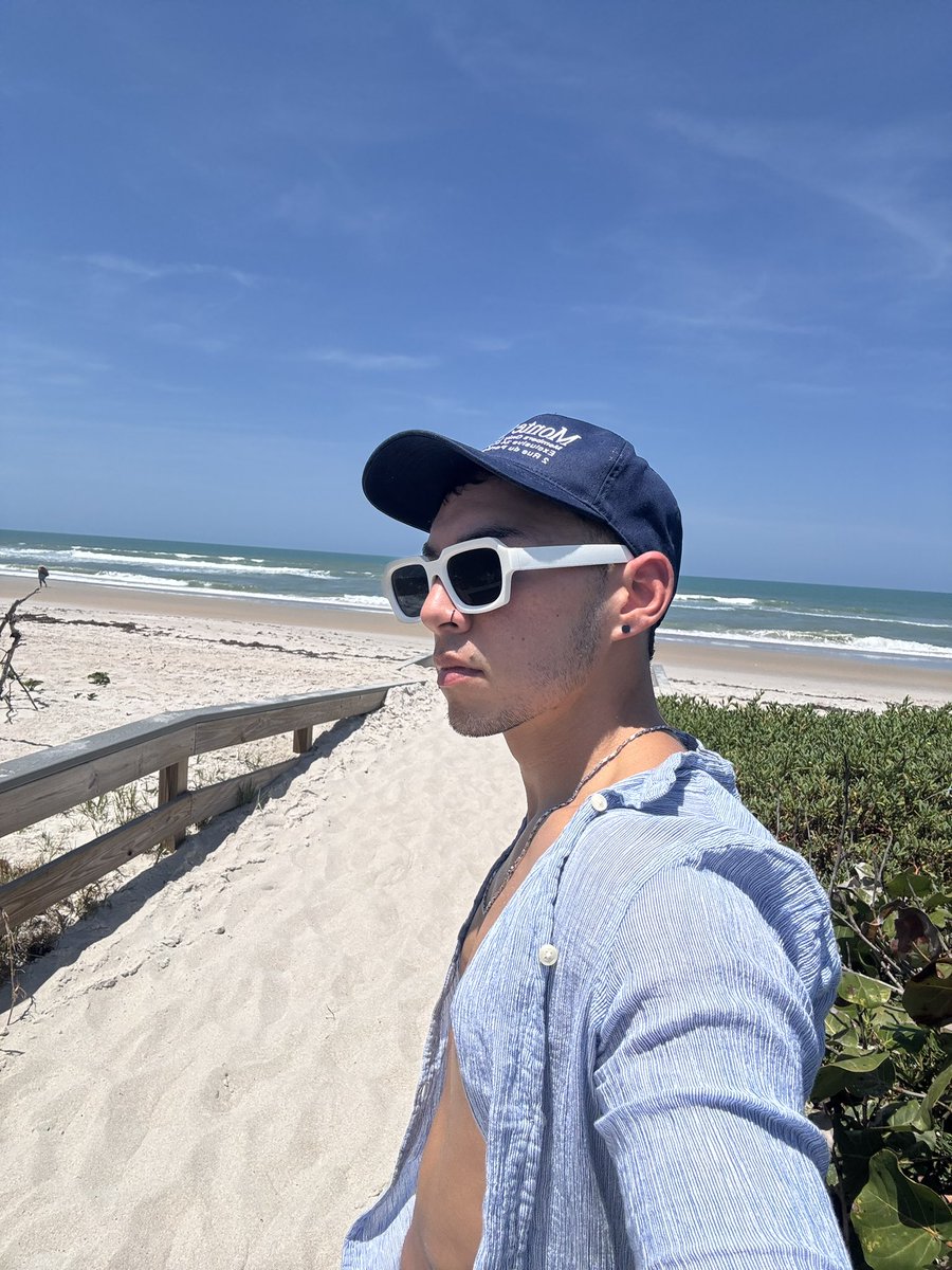 yannickjja's tweet photo. Playa Linda, FL
#playalinda #beachday #fitness #gayvibes https://t.co/m1tzWclOxH