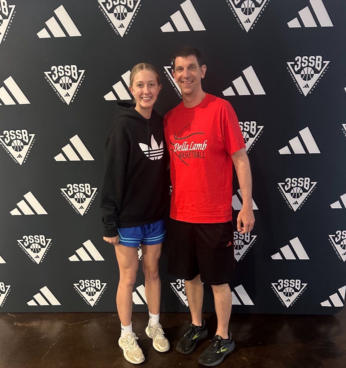 avabruner_0's tweet image. 4-0 Session 1 this weekend!! @coachholland93 @tford12kc @dellalamb_bball