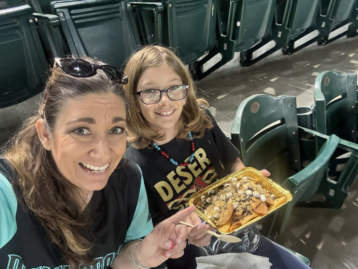 LBradshawEdTech's tweet photo. Smores nachos? Yes, please! Mom and son Sunday fun day. Go #dbacks #whatafan https://t.co/zKgWH4geWr