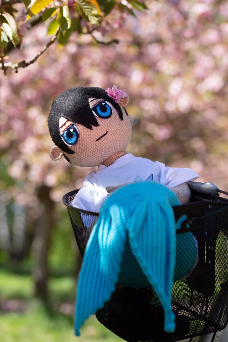 PippiLo18593000's tweet photo. I have some bts photos from the #sakurathon shooting and thought someone might like it. We even met a woman who wanted to take Haru home with her. It was adorable, but I refused nevertheless. ^^ Maybe someday, when the kids are older, I find the time to crochet Rin for him 😅 https://t.co/FekuxejvIe
