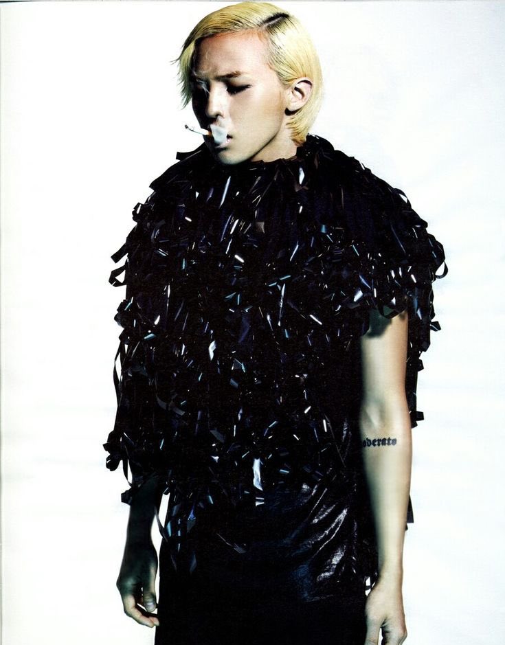 crookedkjy's tweet photo. thinking about G-Dragon for W Korea, 2009 https://t.co/g1pkOPuMpD