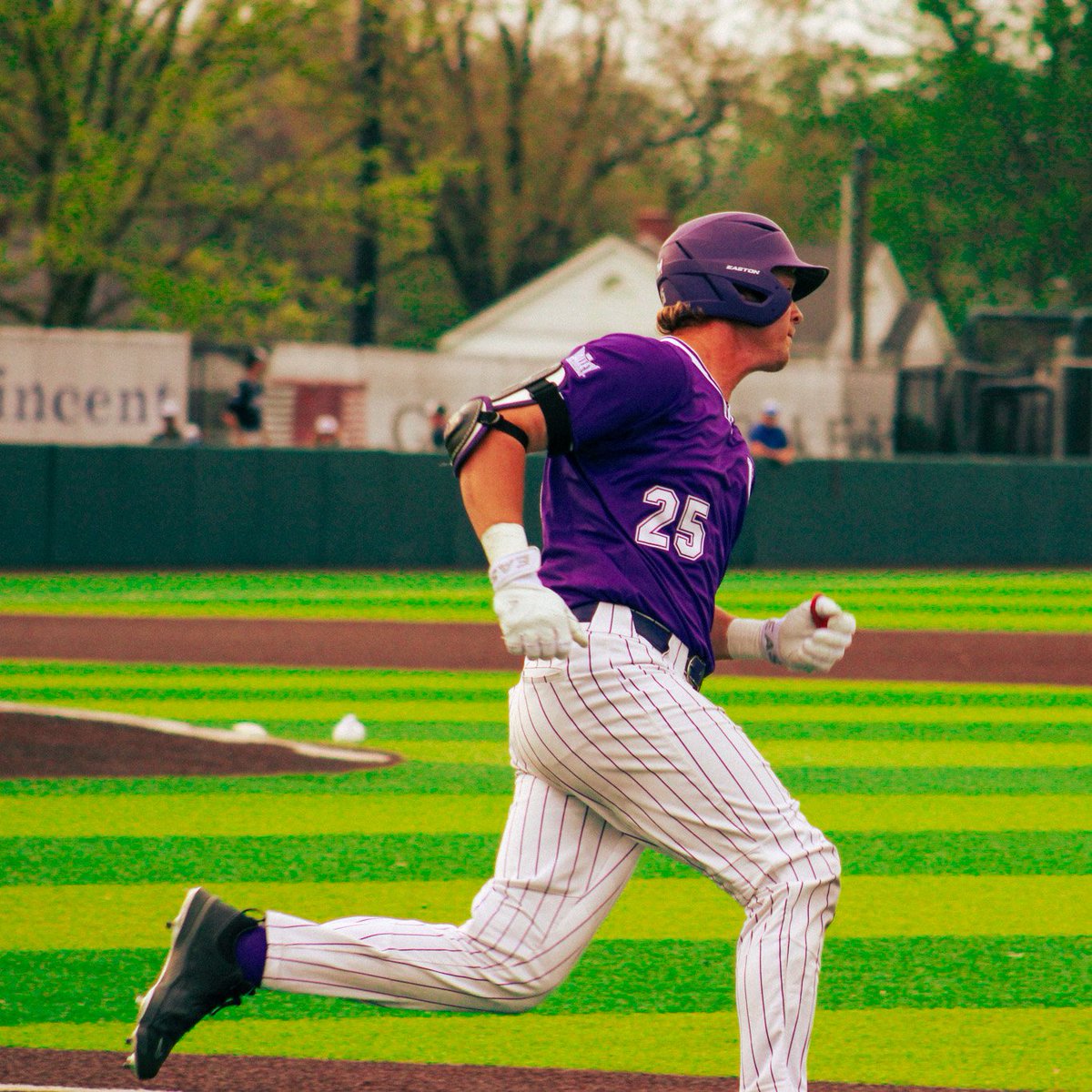UEAthleticsBASE's tweet photo. Top of 7 | 2 Outs

A pinch hit double from @Evan5Waggoner has the Aces back within one!

🟣 6 | 🐻 7
⚾️ #ForTheAces x #GUAC 🥑 https://t.co/HNrLrYCq25