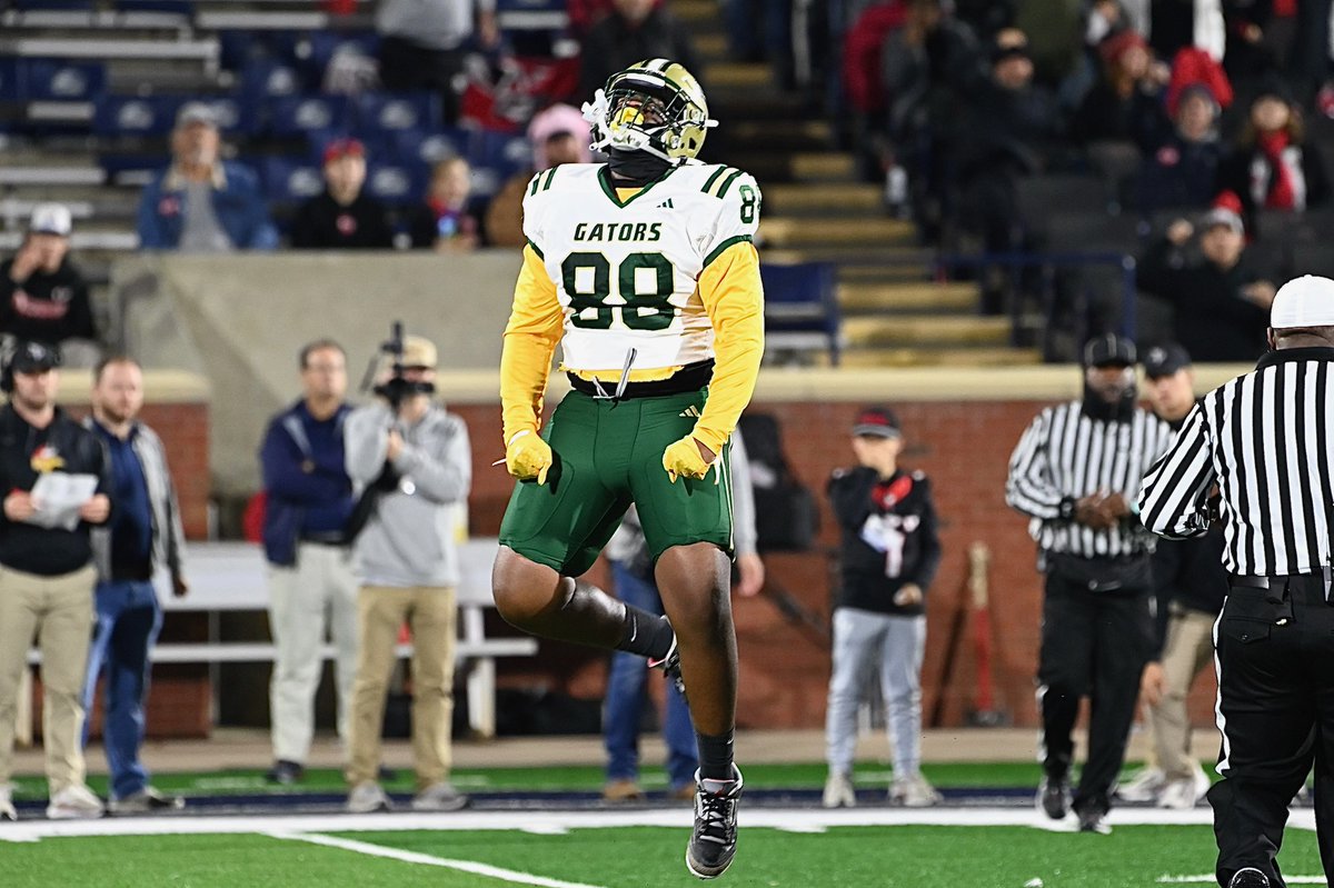 Braylon Cone {27} (@brayloncone) on Twitter photo When you get that first offer, it hits different. Thanks coach Earl Chambers for the offer. ❤️
<a href="/CoachEChambers/">Earl Chambers</a>
<a href="/coachturley/">Tripp Turley</a>
<a href="/Veltmentoring82/">Roosevelt Character Development Sports Mentoring</a>
<a href="/RecruitGeorgia/">Recruit Georgia</a> When you get that first offer, it hits different. Thanks coach Earl Chambers for the offer. ❤️
<a href="/CoachEChambers/">Earl Chambers</a>
<a href="/coachturley/">Tripp Turley</a>
<a href="/Veltmentoring82/">Roosevelt Character Development Sports Mentoring</a>
<a href="/RecruitGeorgia/">Recruit Georgia</a>