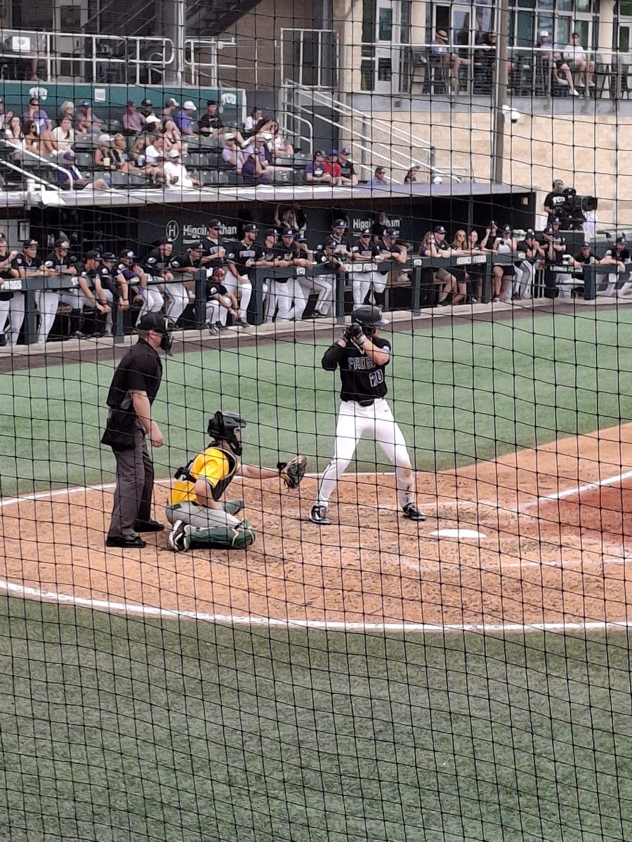 j9riffram's tweet photo. Let's get those runs back and own the 8th Frogs @TCU_Baseball @luptonbeers @saarloosandsons @KirkSaarloosTCU #FrogballUSA #FrogballSisters #BeatBaylor https://t.co/sQviScDtiY