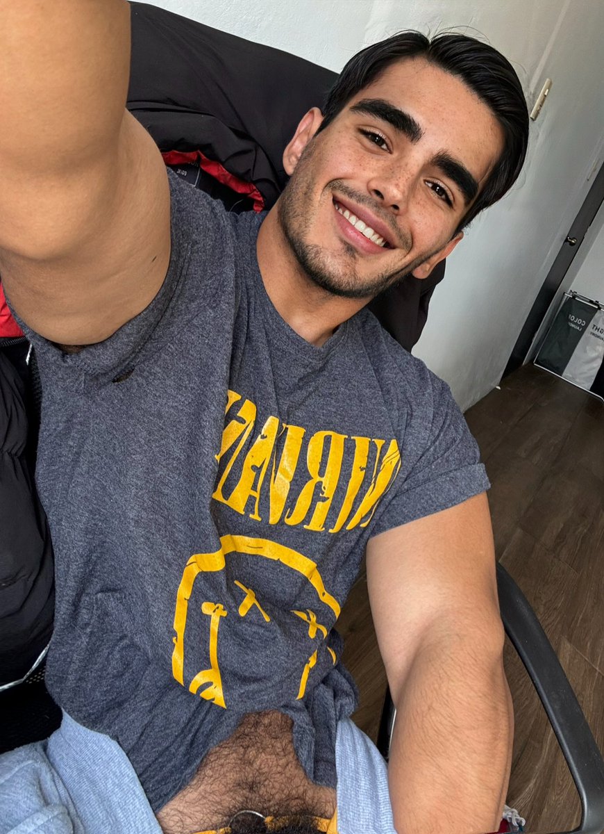 Cómo es un pasivo, nalgón y vergón?
*tengo dudas😅🙈👀