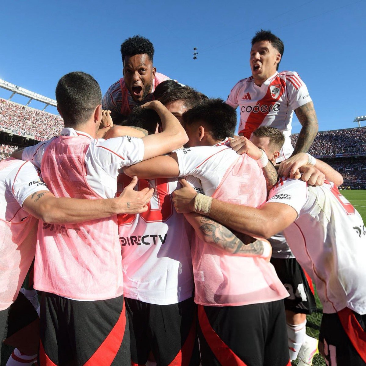 "River":
Porque venció a Boca en el #TorneoApertura