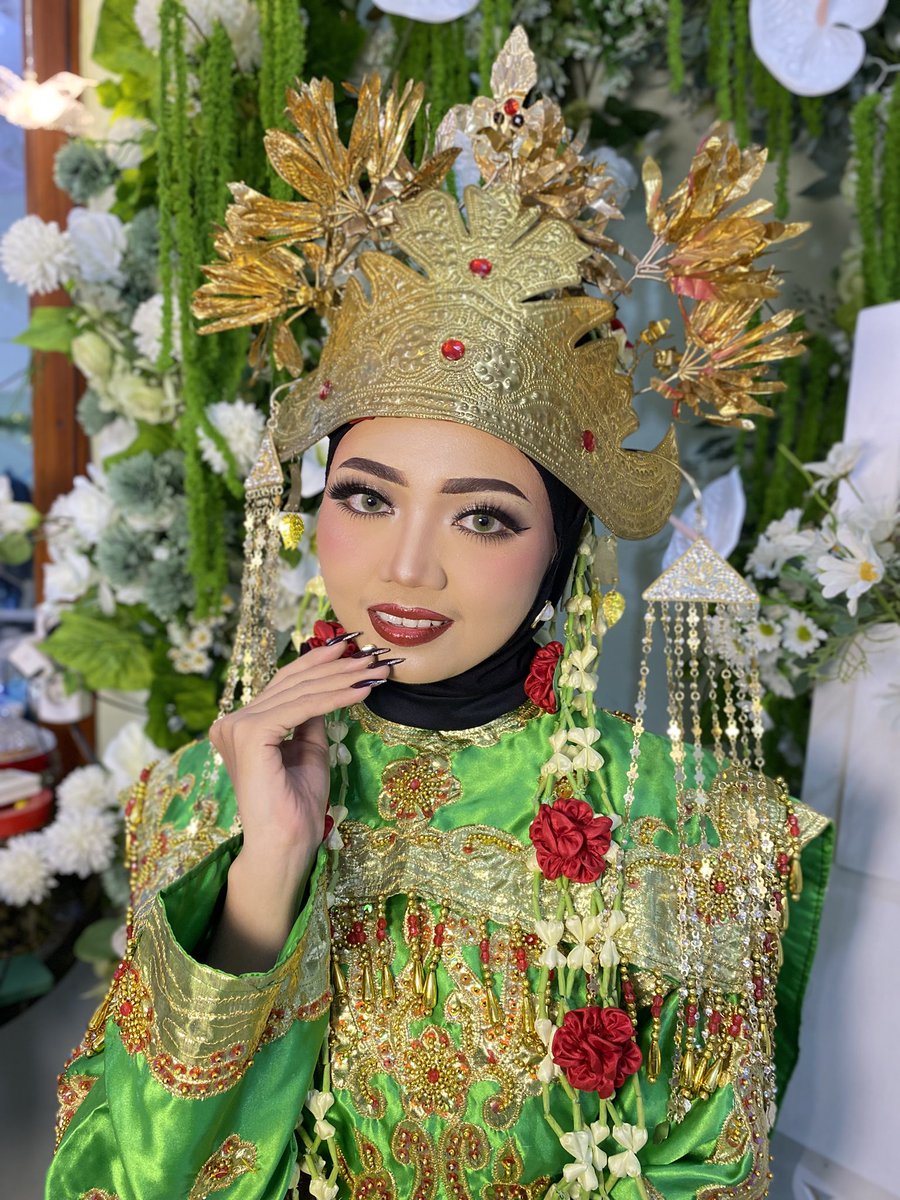 thxskmk's tweet photo. Catwalk, adat lampung🙌🏻 https://t.co/j69OPkm80S