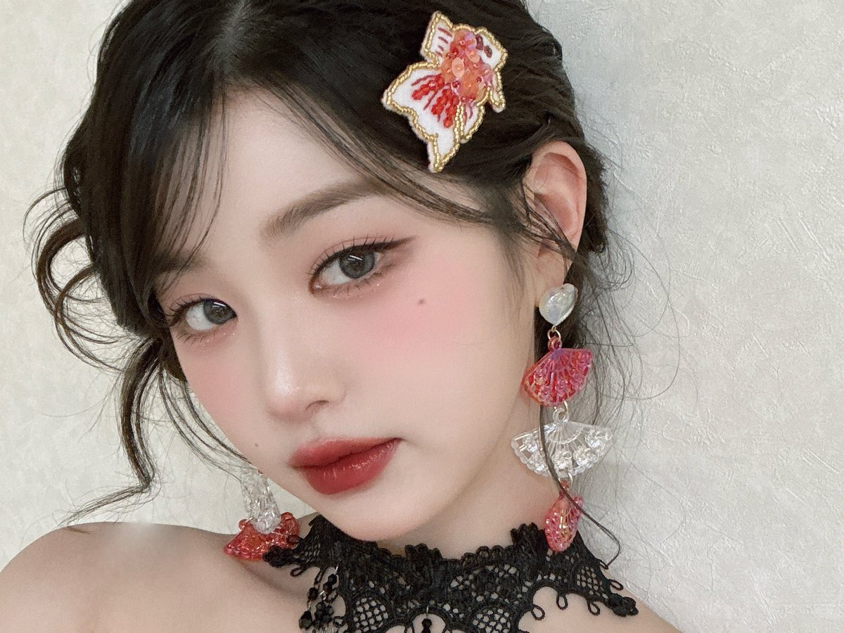 IVEのウォニョンちゃんがライブで身に付けていたヘアアクセ・耳飾りを