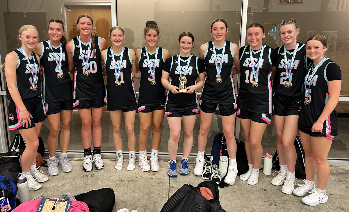 The 17U team also had a great start to the season yesterday, going 3-0 &amp; taking 1st place at the #MAYB tournament in Wichita! Great job, ladies! 👏🙌🏀🥇 #SSA #SSAgirlsbasketball #SSAgirlshoops