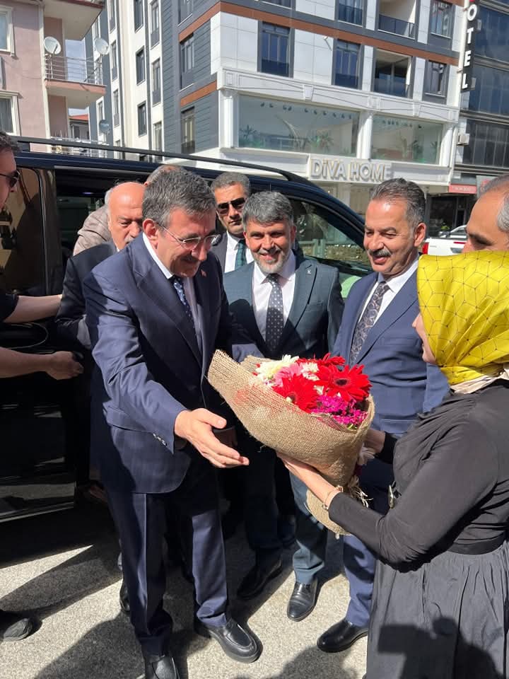 Erzincanımıza Hoş Geldiniz. 🙂 <a href="/_cevdetyilmaz/">Cevdet Yılmaz</a>