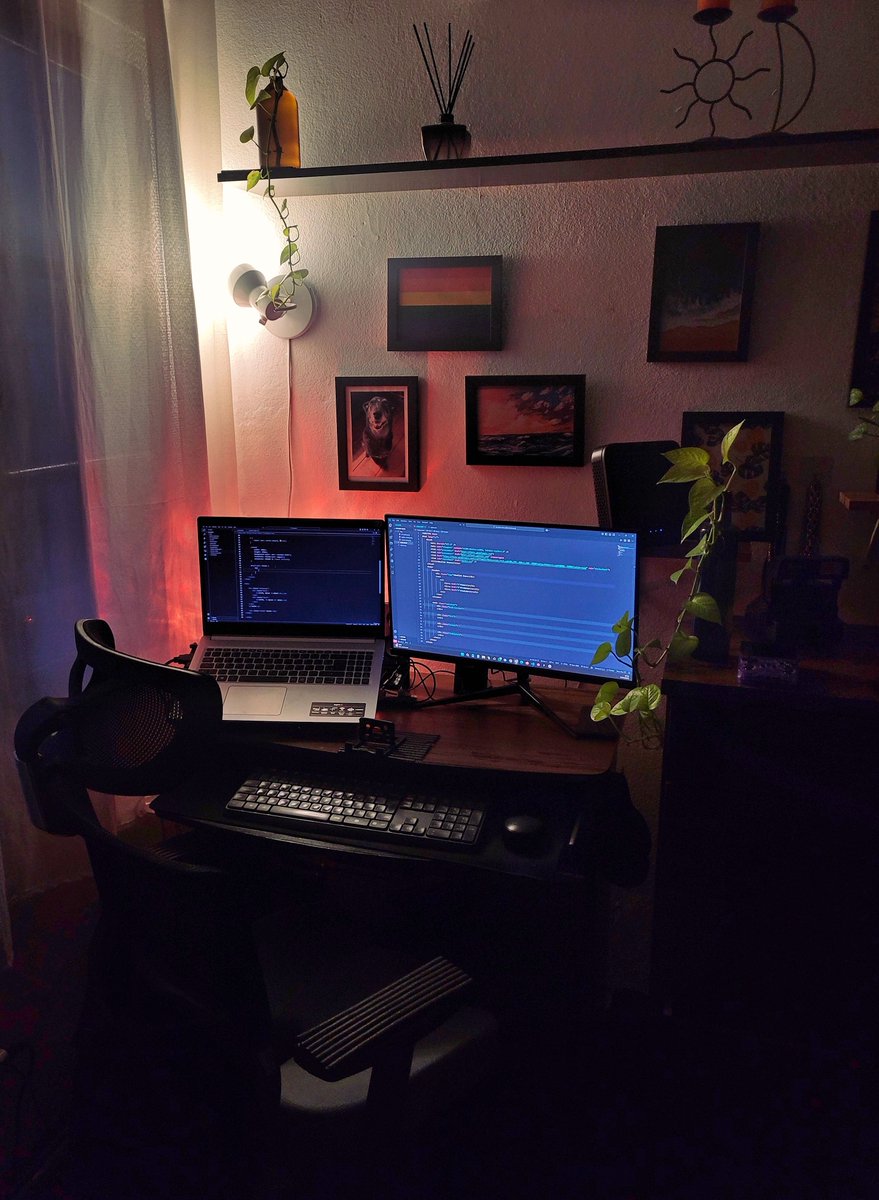 calma_vamo_la's tweet photo. cantinho dev
#dev #devgirls #bolhatech #frontend #programação #studytech https://t.co/LoiIiu3aPl