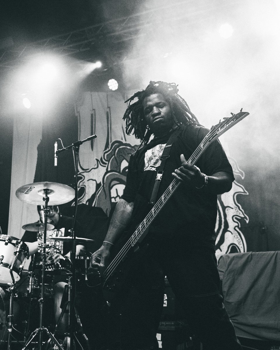 Hive_Mag's tweet photo. REVIEW: We went to catch @thrownsthlm at the Academy2 in Manchester, with support from @CrystalLake777, @UNITYTX and @GRAPHICNATURE__!

📸: @maggsvisuals 

🔗: https://t.co/D2vjQoFzAd https://t.co/wzNOB3dzPX