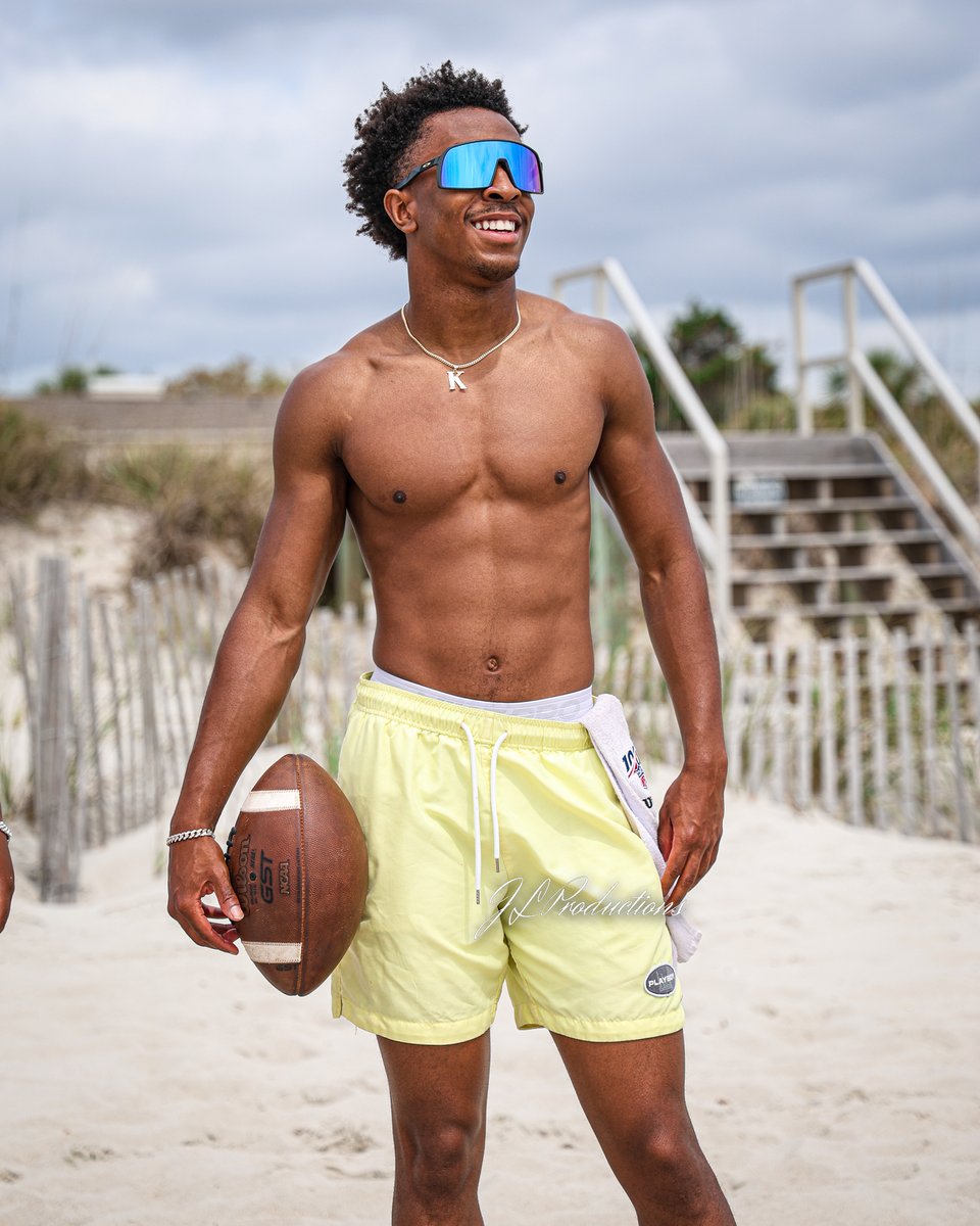 KamrenLongQB's tweet image. No days off! Always putting in work. @CoachesCombines @justin_roper @Crocker_5 @CoachRosenbaum @PrepRedzoneSC @grayson_kline @KrissProctor @CoachMartinOC @CoachPXMurphy @BallAtTheBeach @DrequanH @coach_jonke @RyanFracPU @CoachTFitch @Coach_Mlombardi @rileywatkins0 @QBHitList