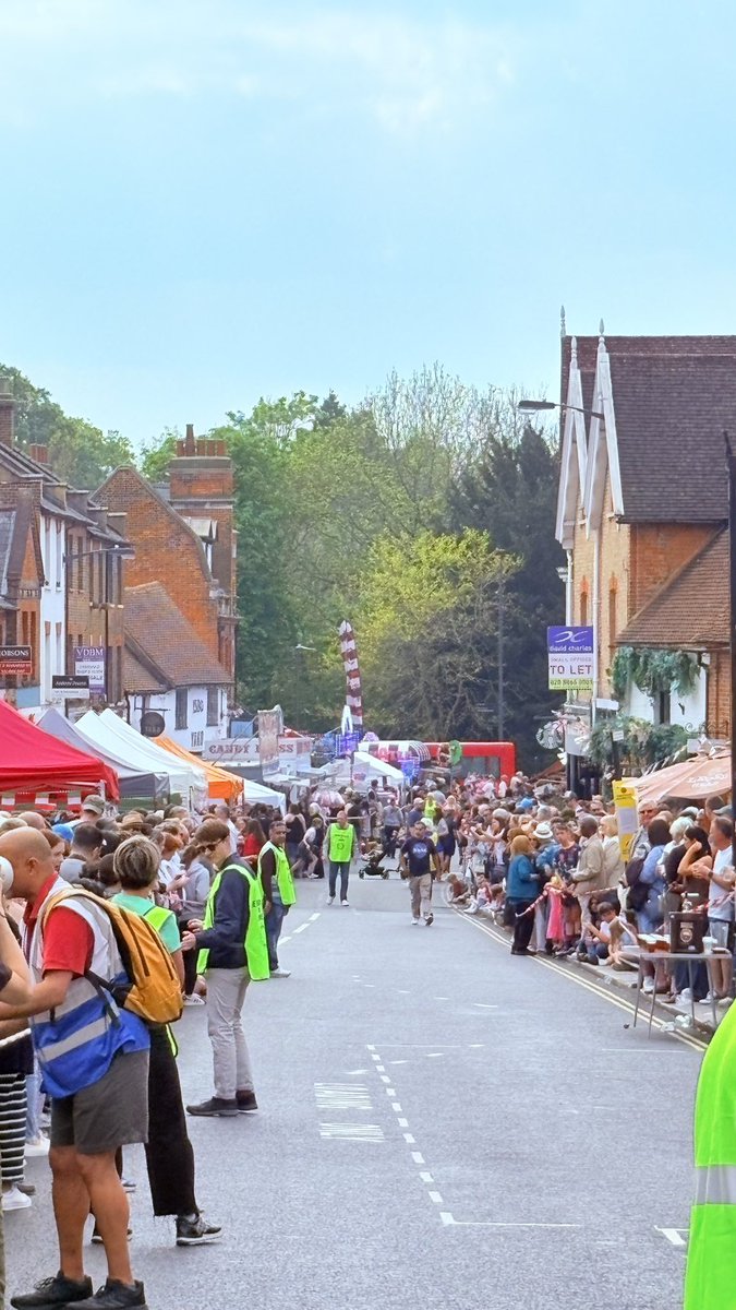 Officers from <a href="/MPSPinnerSouth/">Pinner South Police</a>, <a href="/MPSNorthHarrow/">North Harrow Police</a> and <a href="/MPSSpecials/">MPSSpecials</a> helped us provide a police presence for the hundreds of people who attended #Pinner’s #StGeorgesDay event.

Thank you to <a href="/Rotary/">Rotary International</a> Pinner and <a href="/radioharrow/">Radio Harrow</a> members for helping us provide first aid to an elderly female.