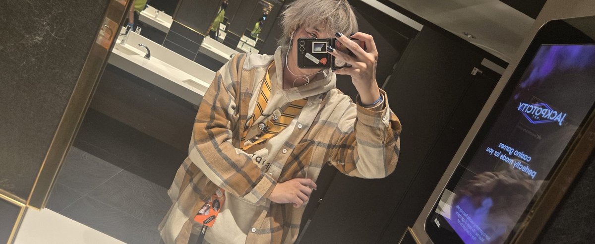 Robinberds's tweet image. The Black Swan. Turned Grey.