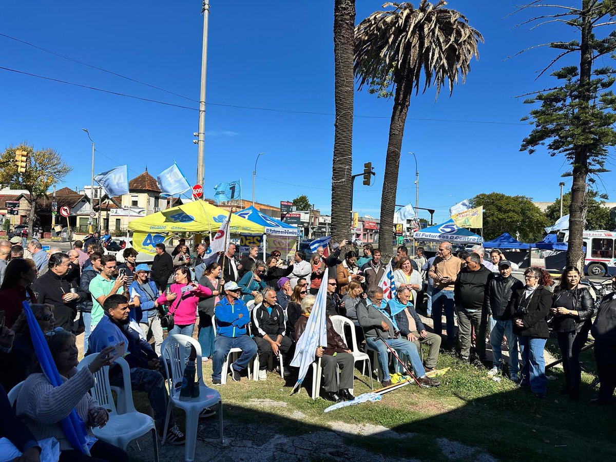pabloabdala66's tweet photo. Lista 1 y lista 540-F. Gran acto en el municipio F, a días de la elección, con @MartinLemaUy. En apoyo a @diegonunezuy, candidato a alcalde del @ESPACIOCUARENTA, la @lista250 y la @lista5uy del @PNACIONAL; @Cabildo_UY y la @Lista510MVD; y la @unioncivica_uy. Alegría y esperanza. https://t.co/V69iFTPkck