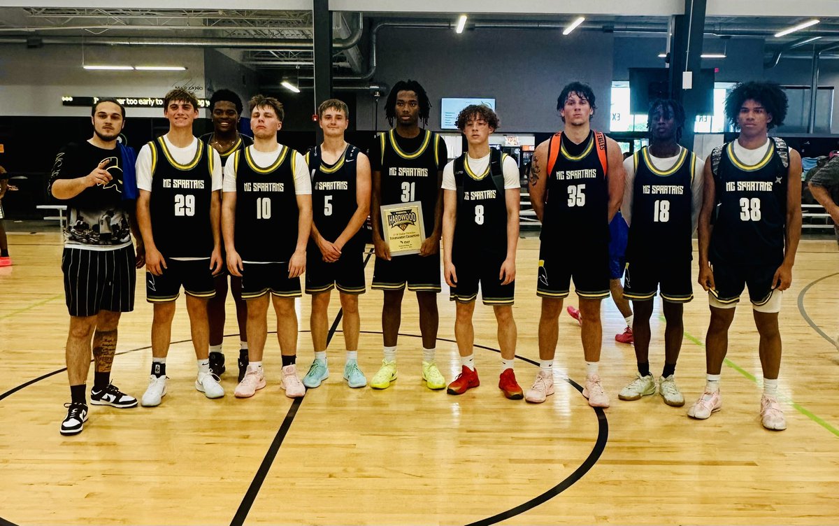 Congratulations to <a href="/I5ivee/">i5🎯</a> and this group of young men. So awesome to see how unselfishly they play. 17u orange bracket winners!!
#PhenomHardwoodClassic 
<a href="/c_ryker3/">Caden Ryker</a>