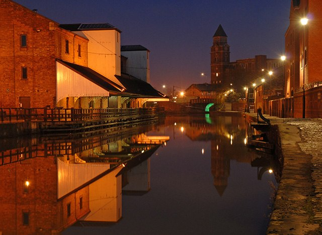 WiganHistory's tweet photo. Our final post:
We'd like to thank everyone for any support they've shown. We hope, whether you're from Wigan or not, that you've learnt something new, even if it's just something small. 😄

Our final picture is of nice one of Wigan pier at night. 🌙

#Wigan #Charity #ThankYou https://t.co/7PrWPmtvOD