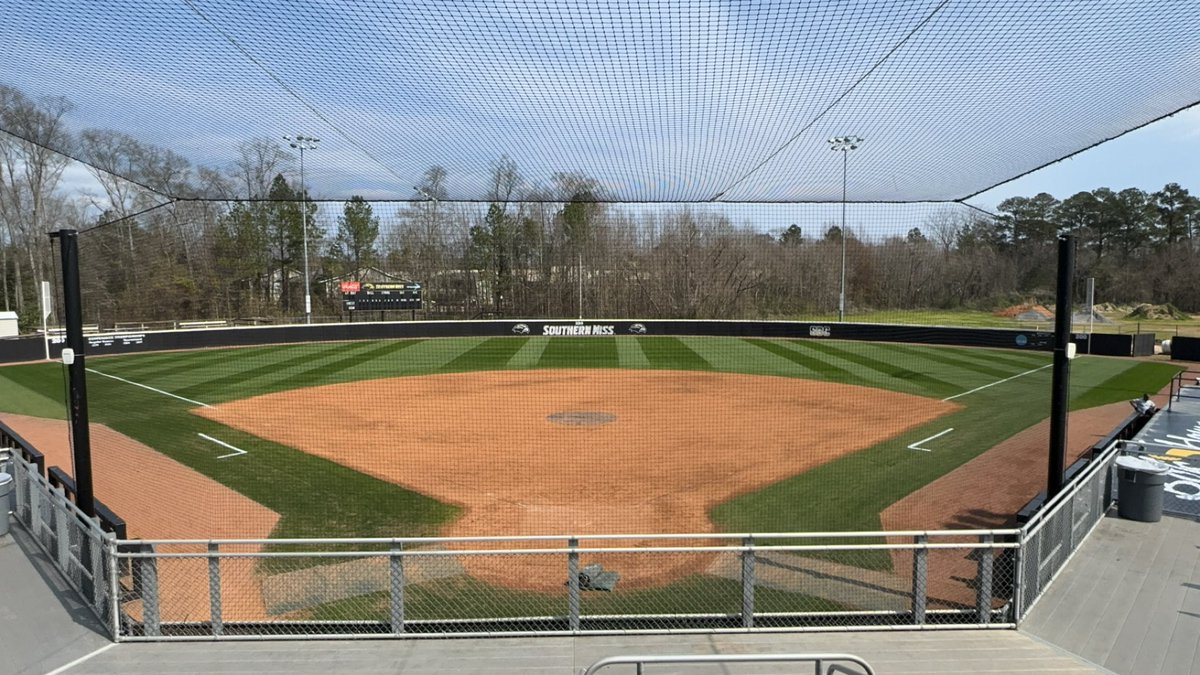 Fulksy41's tweet image. Game #35/35 in the books.
My third season at the helm is in the books. Thankful for the opportunity to lead this crew. Thankful for the guys for the early mornings, late nights, tarp pulls, and quick flips. Until next time πͺπ½
#BetterThanYesterday
@USMPhysPlant @SouthernMissSB