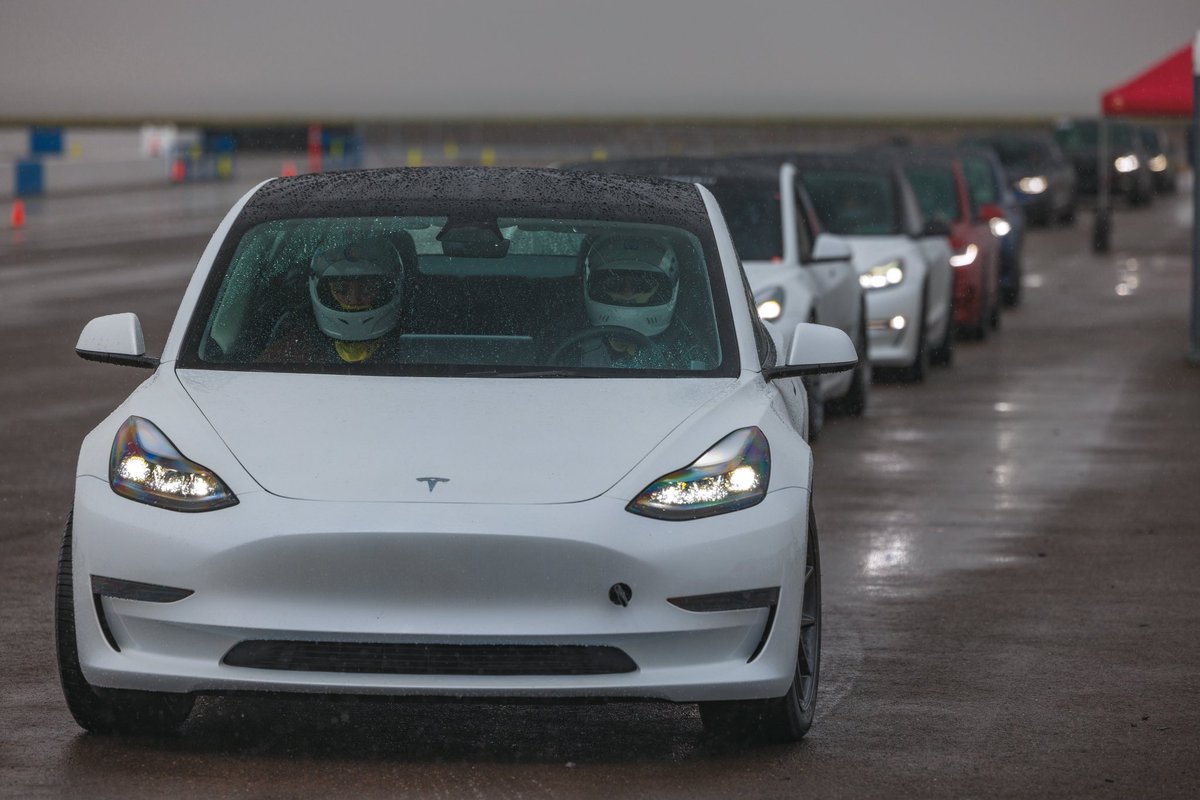 What a day, right? From an early morning rain shower to a dry track — it was a rollercoaster. Randy Pobst was with us through every single minute, and the energy was electric. Rain or shine, the passion for driving never faded from you— and we felt it from the moment the first