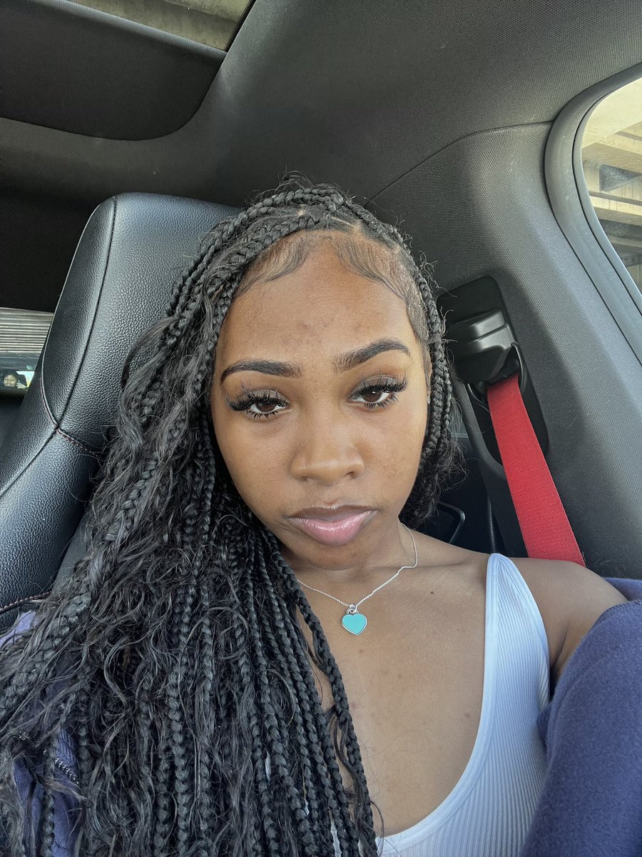 Nylany4's tweet photo. ms don’t need makeup💘 https://t.co/HPZYiI2DtH