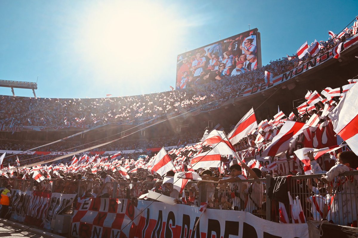 QUE VAS A HACER
SI VOS NO TENES LOS HUEVOS DE 
RIVER PLATE !!!