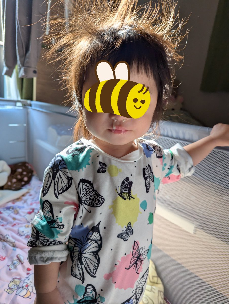 パッチリおめめにプクプクほっぺ。長いまつ毛に愛嬌たっぷりの笑顔。寝起きのぼんやりした顔もいとおしい。我が家のかわいいお姫さまのせいですっかり親バカになったわたし。将来はどんな美人になるんだろう。今からとっても楽しみになる。だからね。ジッとしてくれる？はやくその鼻水を拭かせて。