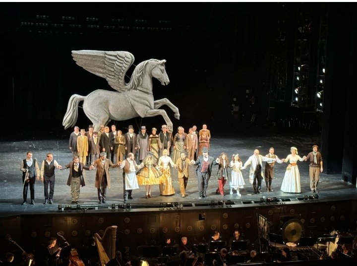 Фото по окончании сегодняшнего представления оперы Жака Оффенбаха «Сказки Гофмана» в постановке Александра Тителя на сцене Музыкального театра им. К.С. Станиславского и Вл.И. Немировича-Данченко.