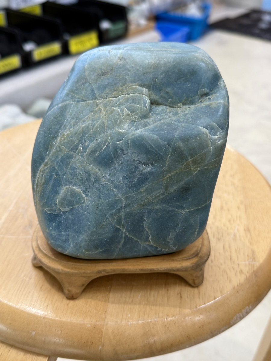 今日のヒスイは、 たまに出しています！ 『コン沢の青翡翠・海石』です