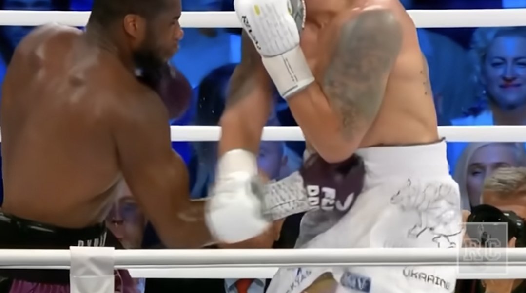 MacaulayGreg's tweet photo. @EthanEd84496672 @AdamCatterall You can't see his naval for his 4" waistband, and that shots right on the waistband... mate! https://t.co/905ChuEoaX