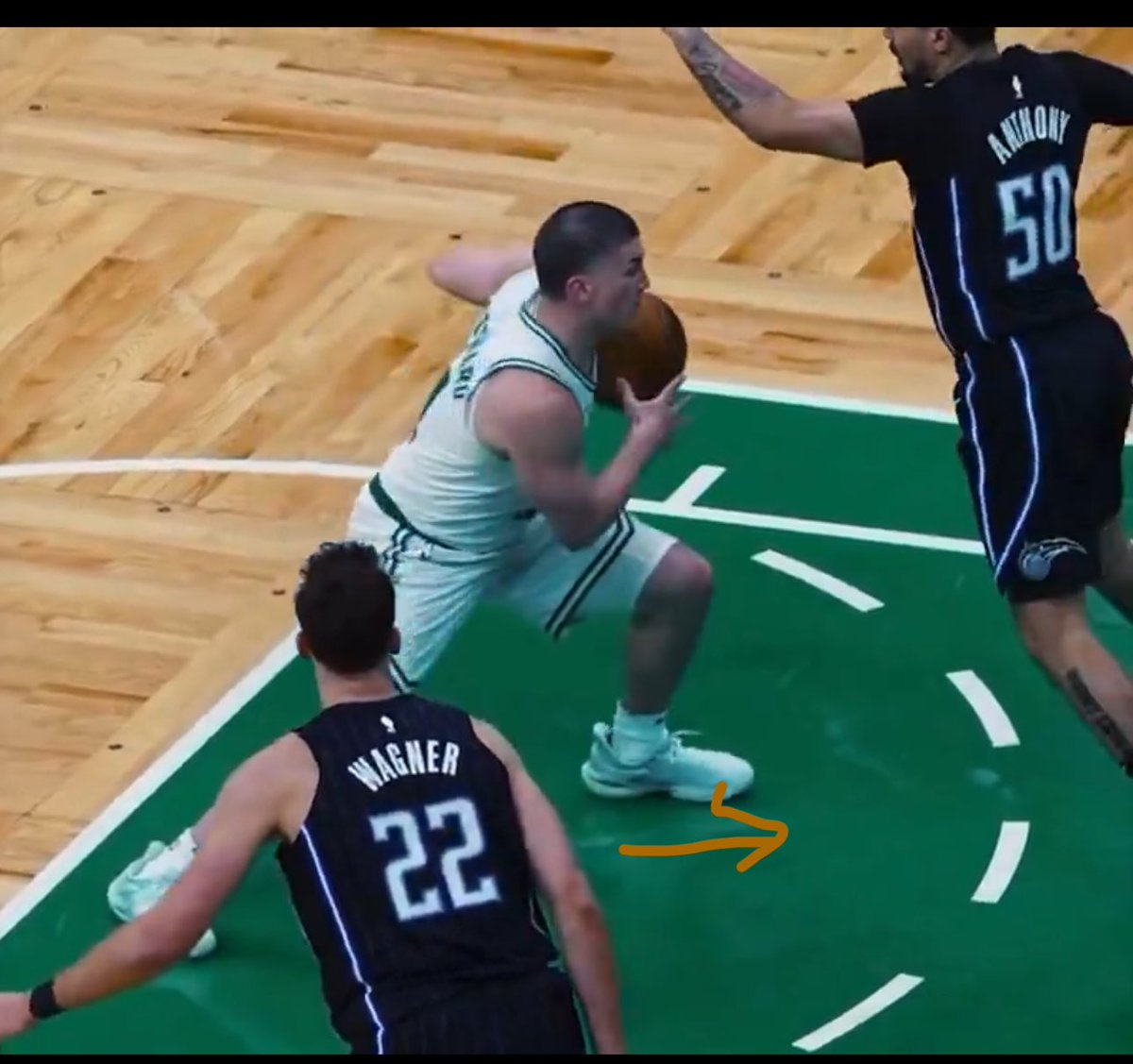 AndrewKyleMark6's tweet photo. @Jacobtheclipper The step through is not where the travel occurred. The travel occurred when he shuffled his pivot foot slightly before stepping through. Step throughs are completely legal so long as that pivot foot is not shuffled (yes he can lift it). https://t.co/fPD8F2XybC