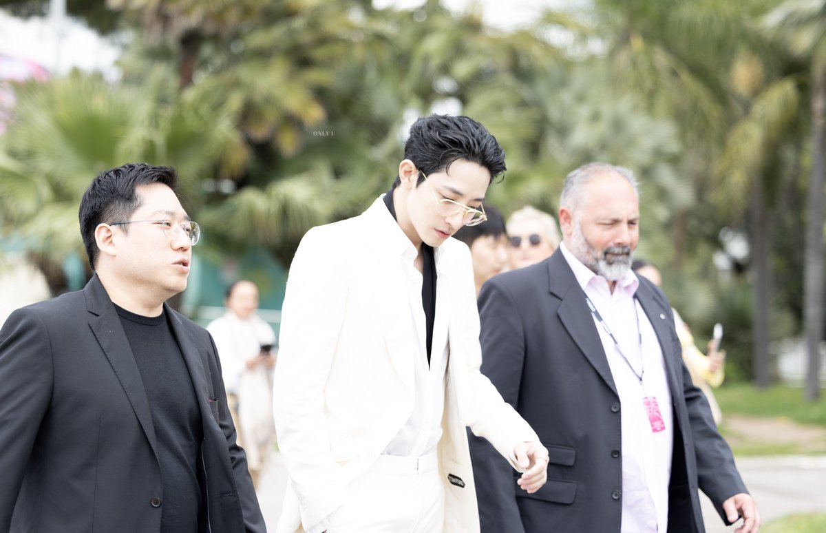 to_my0531's tweet photo. 250427 깐느 S라인 상영 퇴근
#이수혁 #leesoohyuk #S라인 #canneseries #canne https://t.co/o32Fm0hvHQ