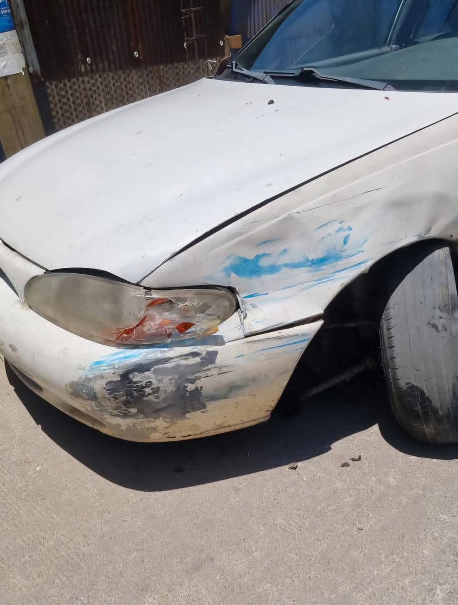 Oaxaca_AlDia's tweet photo. #ReporteVial conductor en aparente estado de ebriedad impacto a un taxi foráneo azul, en inmediaciones de la colonia #LlanoVerde, el responsable del percance quiso darse a la fuga pero su coche ya no arrancó.
Para más información Siguenos en WhatsApp: https://t.co/XNvCZ5bVT4 https://t.co/hfUX5IlHjZ