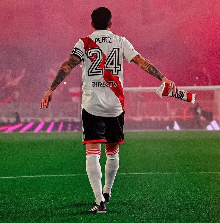 PERDÓN ETERNO AL PIBE DE 39, FIGURA INCONTROLABLE, QUE SE QUEDE A VIVIR EN RIVER HASTA EL ÚLTIMO DE SUS DÍAS.
