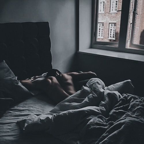 _ladompteuse's tweet photo. Good looking man in my bed. So sad I'll have to kick him out soon. https://t.co/Fy1OSRCgTm