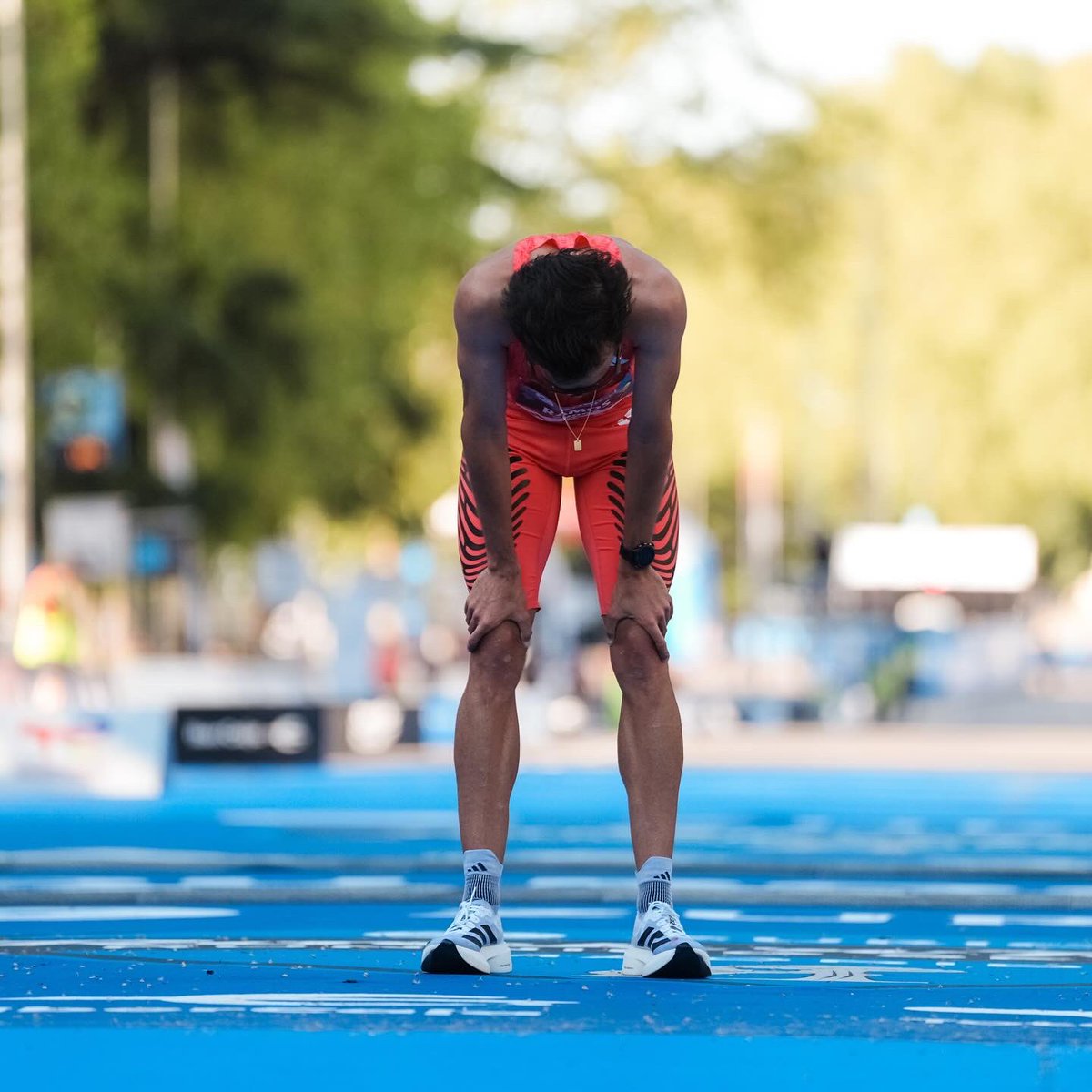Cada año se supera @maratondemadrid este año muy especial porque hemos estrenado los nuevos colores de @adidas_es ❤️
🥉Posicion en la media maratón 1,02,35 primer 🇪🇸
Siempre agrecido de poder correr en casa
#creadoconadidas #mediamaraton #teamAdidas #Arturomarteam #tagarroteam