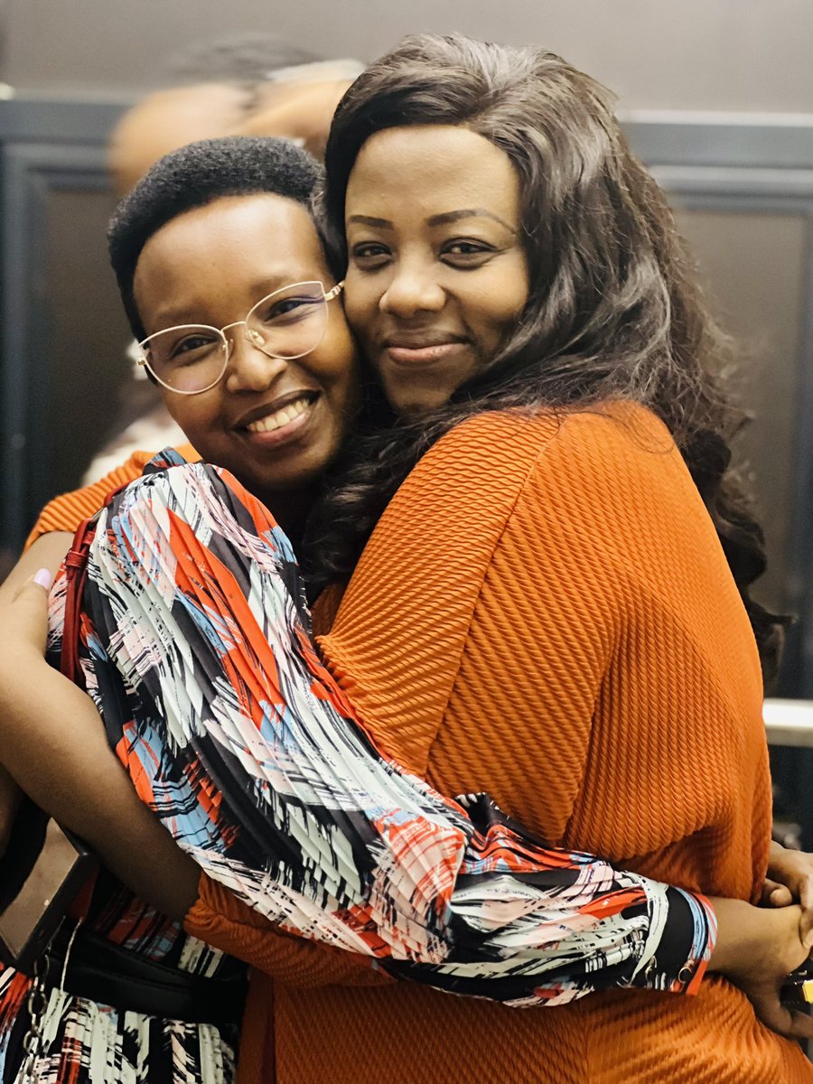 Dan 12:3,b: n'abahinduriye benshi ku bukiranutsi bazaka nk'inyenyeri iteka ryose. 

 Uyu mubyeyi yicisha bugufi kandi afite umutima mugariiiii ukwirwamo abantu bose😍