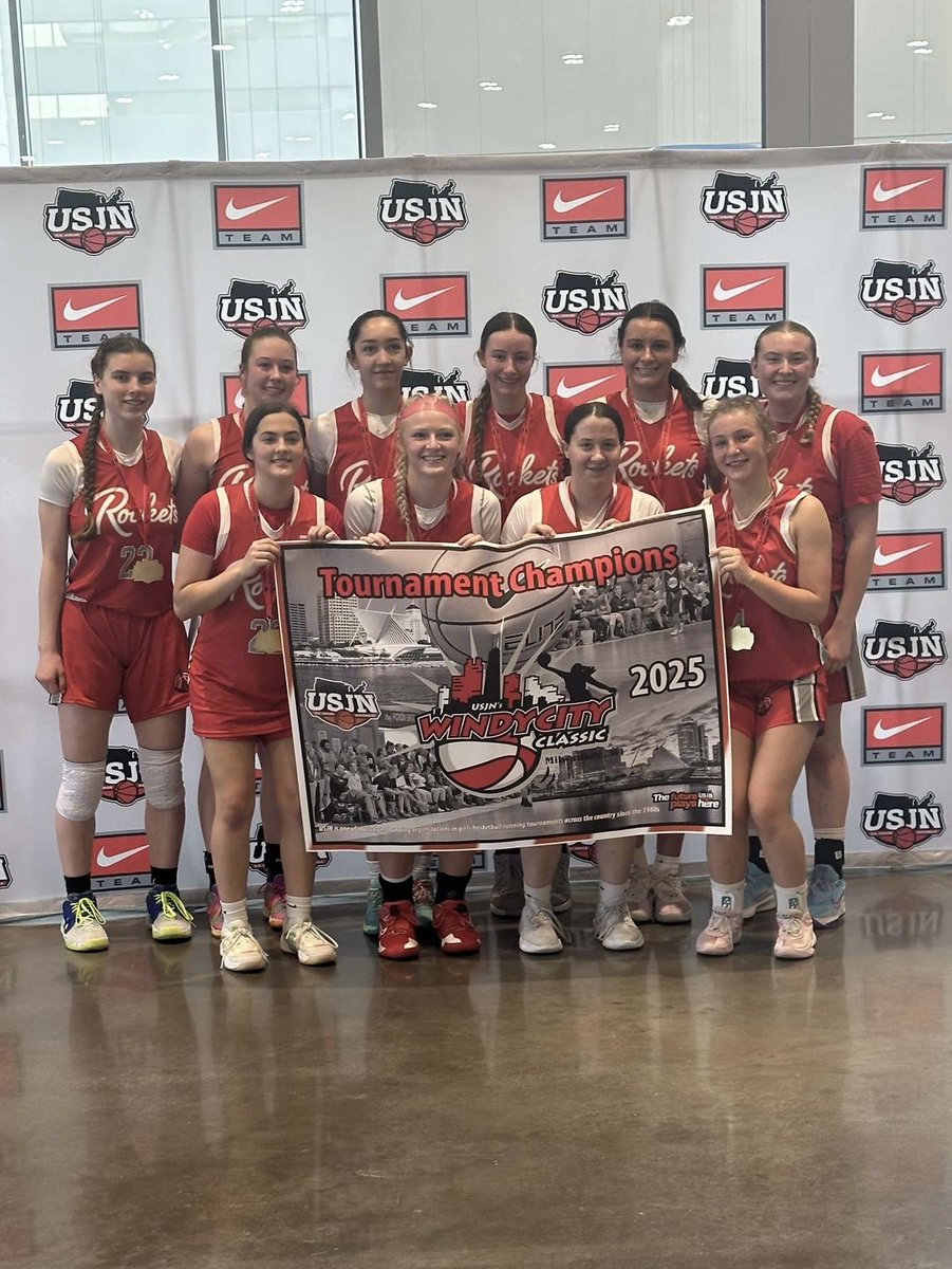 PaytonWallin15's tweet photo. My team went 4-0 this weekend at the USJN Windy City Classic in Milwaukee, WI! So proud of these girls and the team we are becoming! Let’s keep working! 
@il_RocketsGBB https://t.co/SW9Fk0hFZy